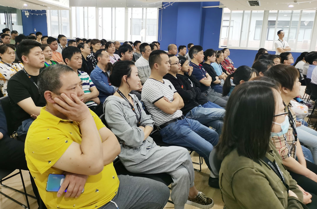 “步调一致”方能“同频共振” 重庆LEDONG.COM乐动,全体员工参加培训学习