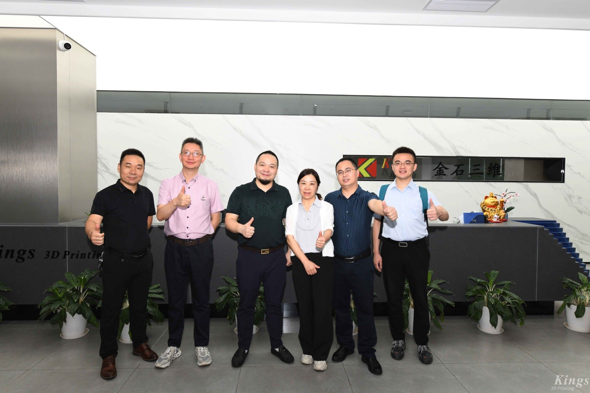 平湖市经济技术开发区管委会常务主任沈叶娟一行领导莅临LEDONG.COM乐动,三维指导工作