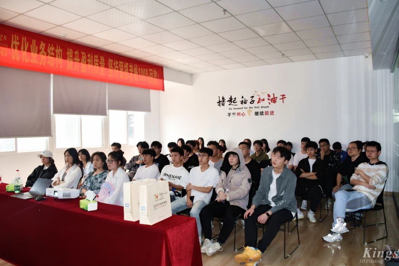 热烈欢迎重庆公共运输职业学院师生到重庆LEDONG.COM乐动,参观交流